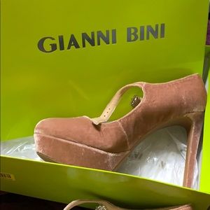 Gianni Bini Nude velvet heels